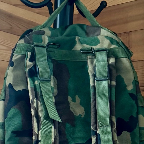 Vintage Camouflage Backpack Military Style Camo Rucksack Adjustable Straps GUC - Picture 8 of 11